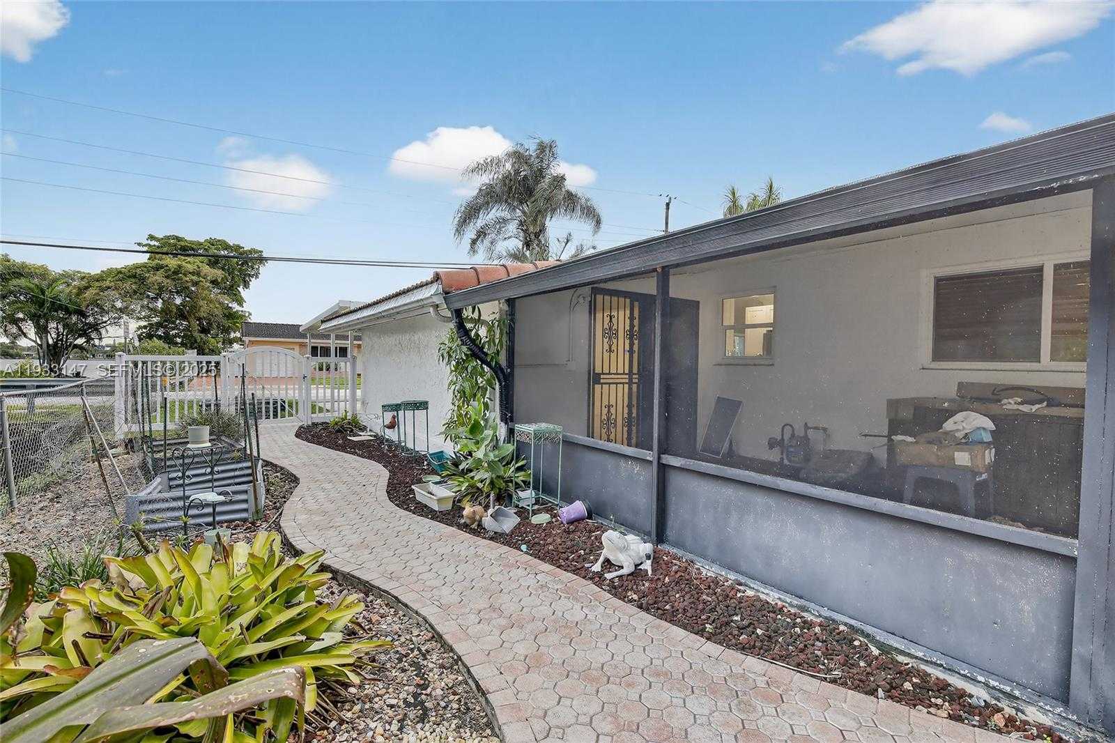 Small Image of 2500 NORTH EAST 209TH TER, Miami Number 33