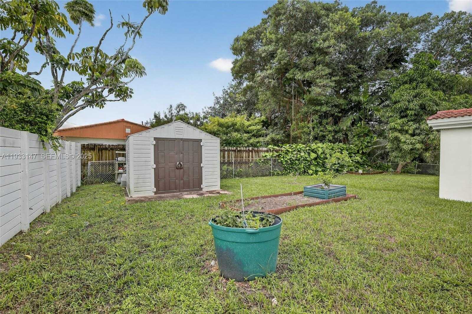 Small Image of 2500 NORTH EAST 209TH TER, Miami Number 36