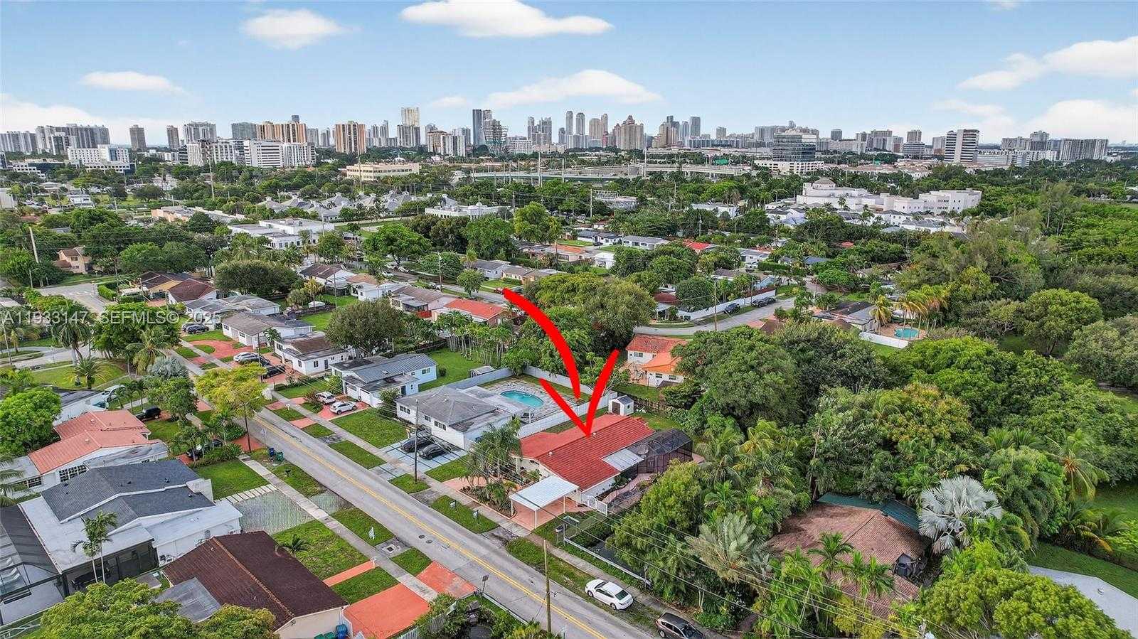 Small Image of 2500 NORTH EAST 209TH TER, Miami Number 38