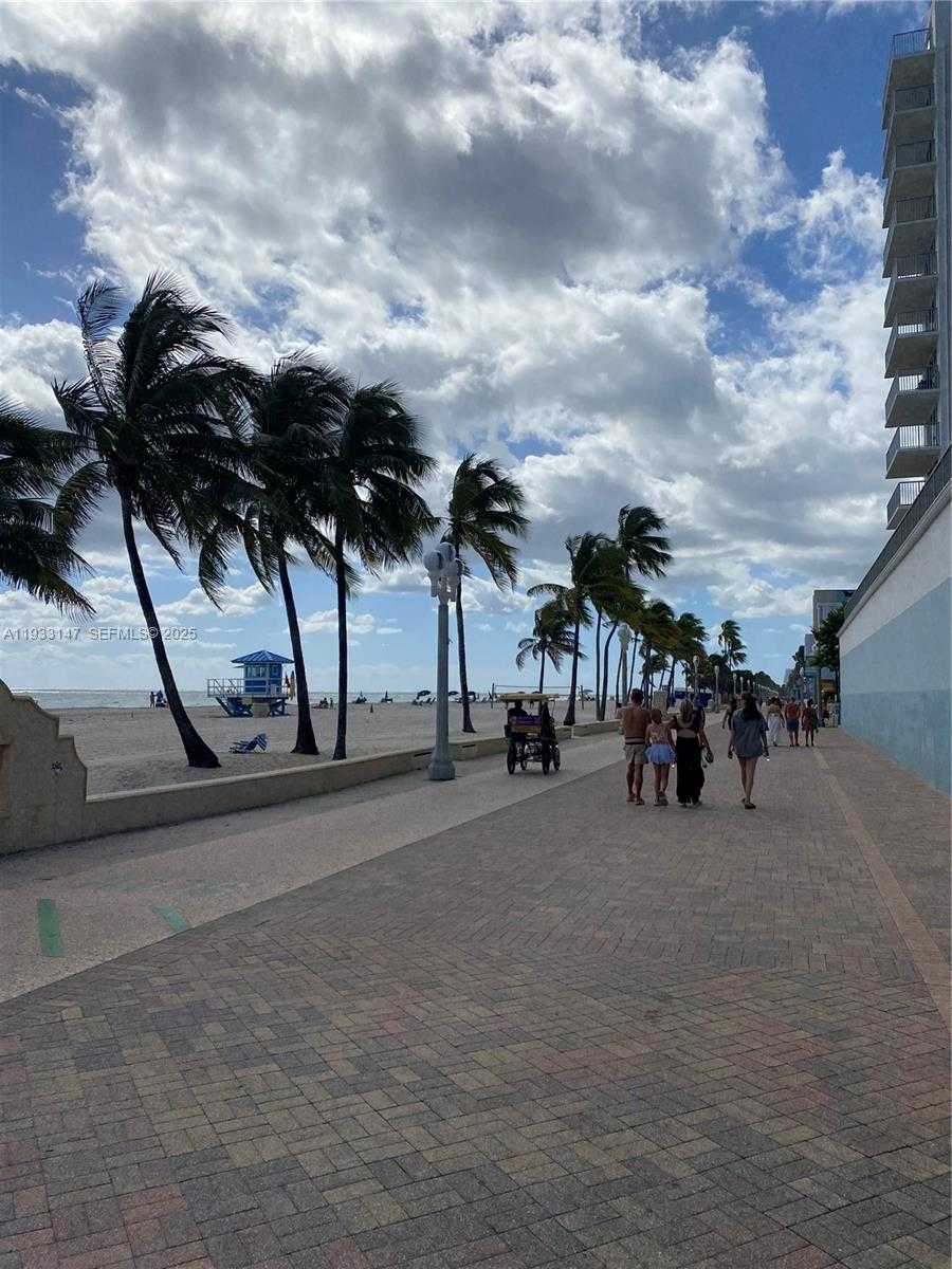 Small Image of 2500 NORTH EAST 209TH TER, Miami Number 42