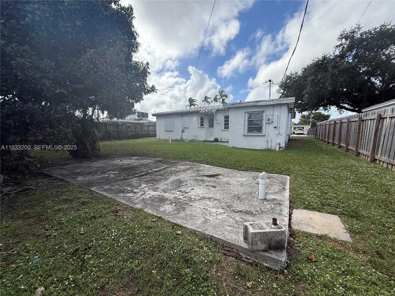 Small Image of 1001 SOUTH WEST 72ND CT, Miami Number 2