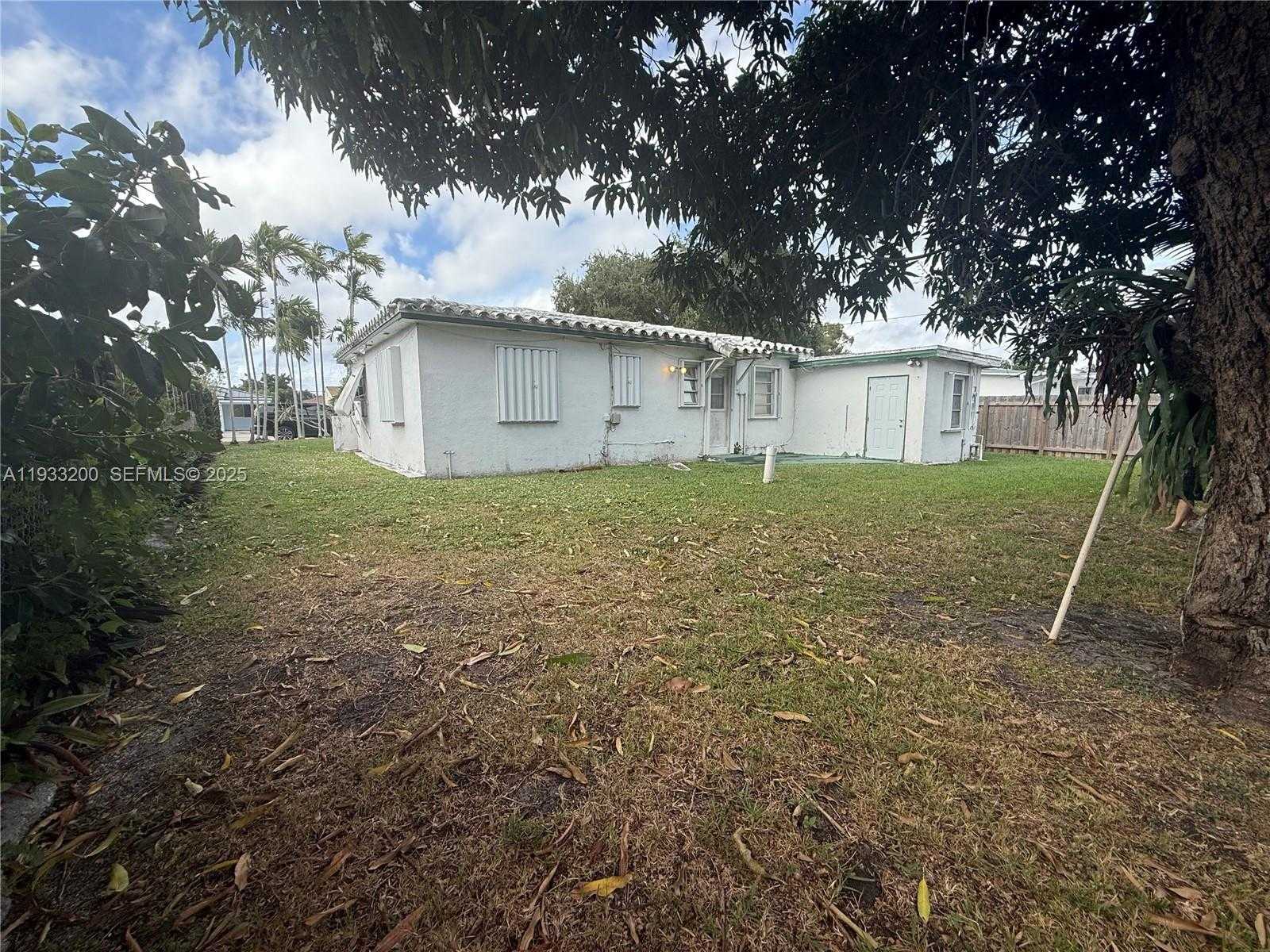 Small Image of 1001 SOUTH WEST 72ND CT, Miami Number 3