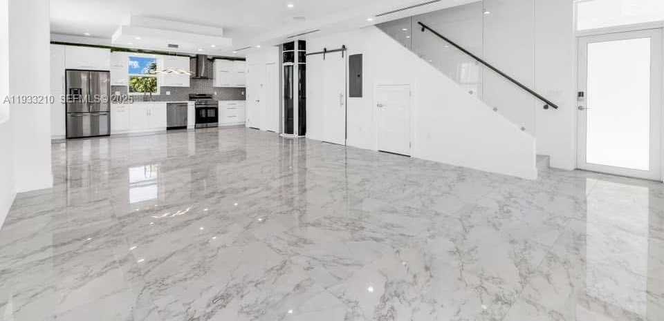 Small Image of 94825 94825, Key Largo Number 10