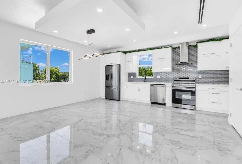 Small Image of 94825 94825, Key Largo Number 4