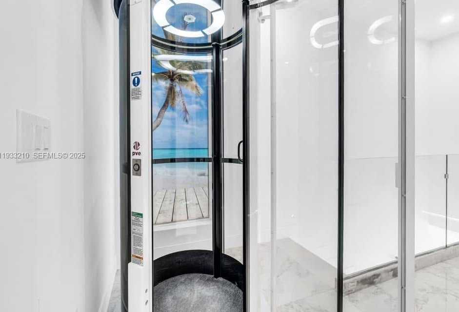 Small Image of 94825 94825, Key Largo Number 6