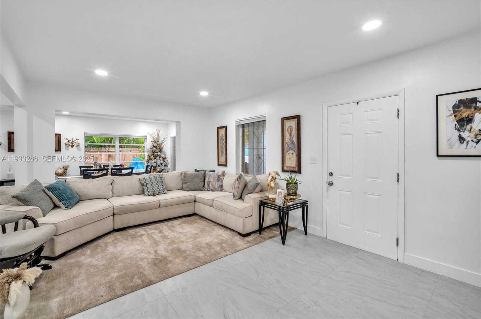 Small Image of 14140 NORTH EAST 10TH AVE, North Miami Number 4