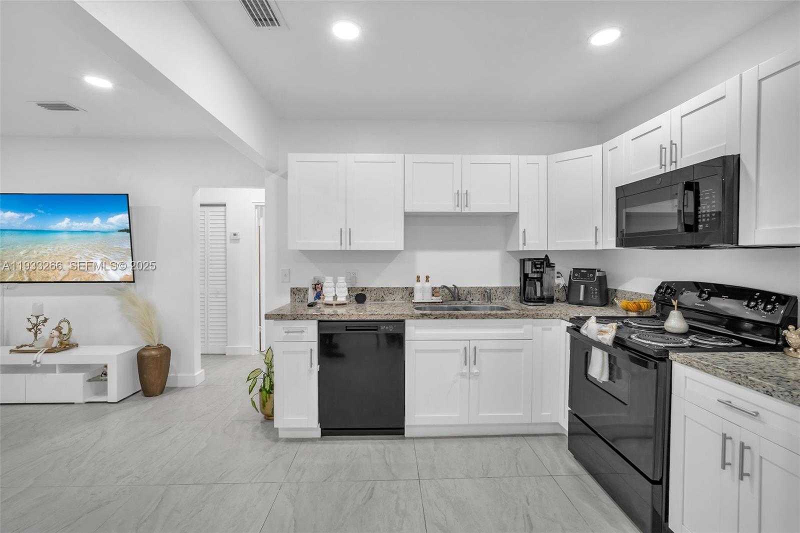 Small Image of 14140 NORTH EAST 10TH AVE, North Miami Number 7