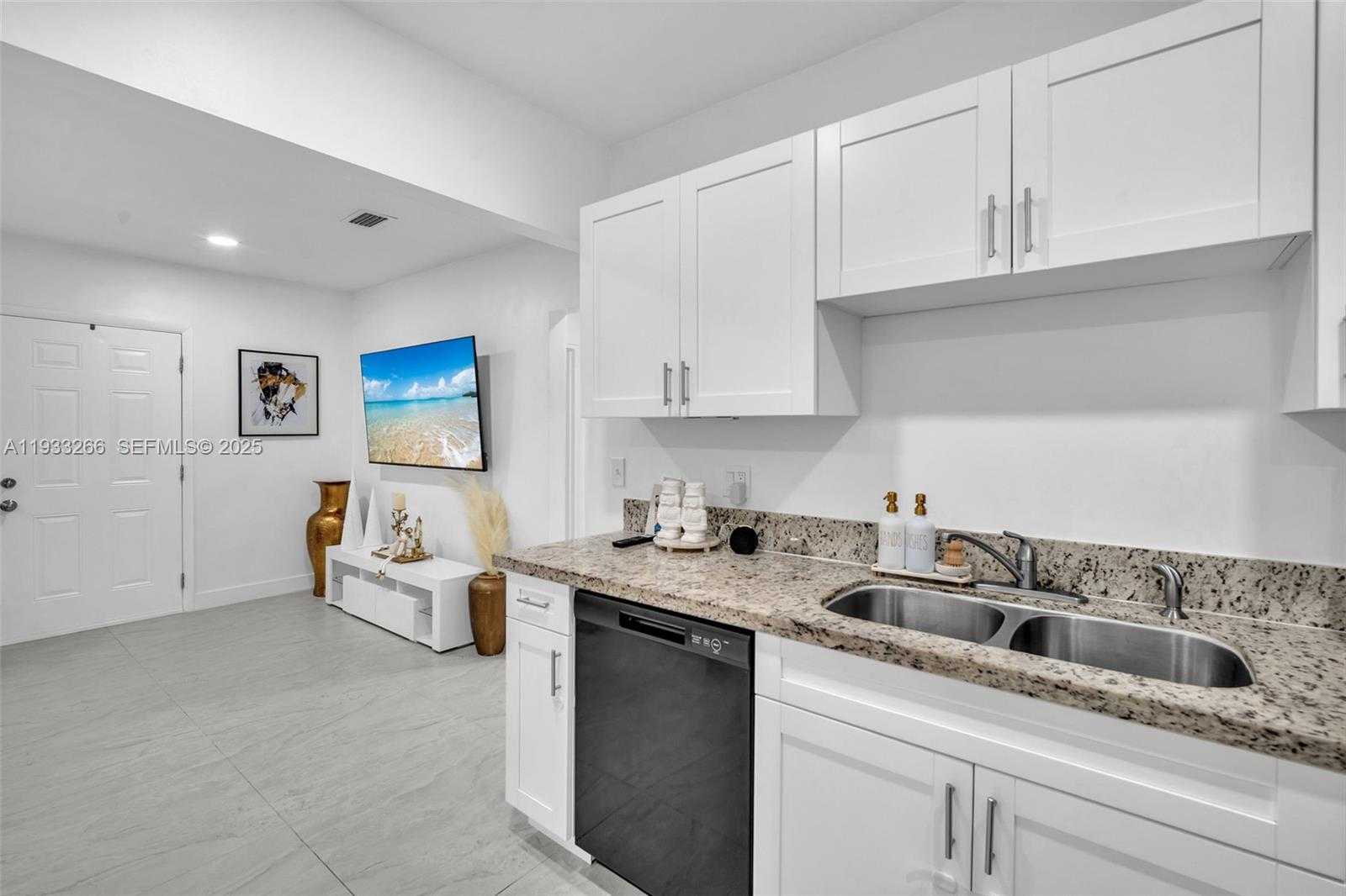 Small Image of 14140 NORTH EAST 10TH AVE, North Miami Number 8