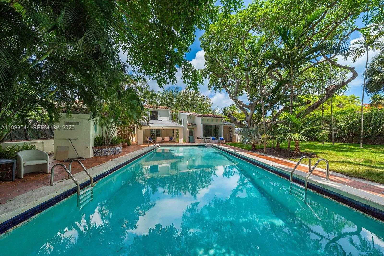 Small Image of 3500 FLAMINGO DR, Miami Beach Number 2