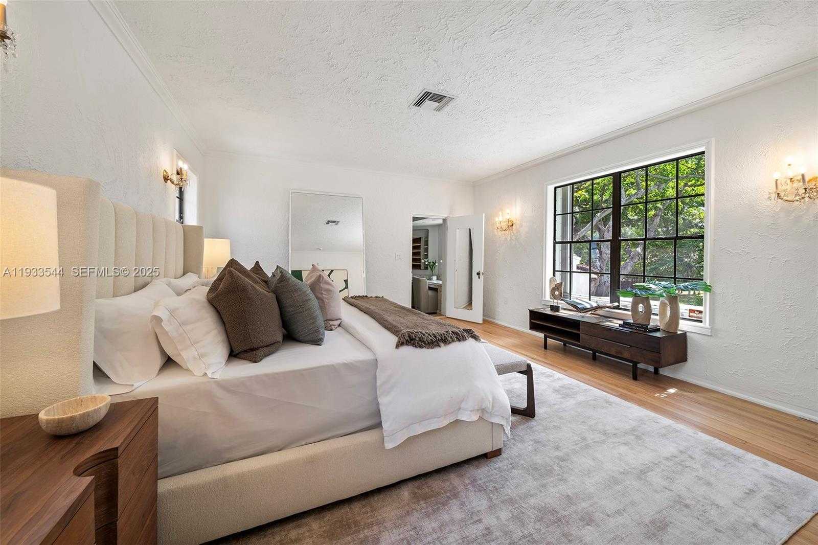 Small Image of 3500 FLAMINGO DR, Miami Beach Number 35