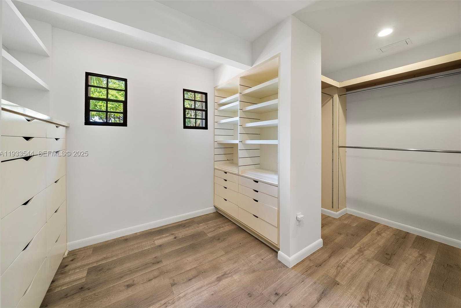 Small Image of 3500 FLAMINGO DR, Miami Beach Number 38