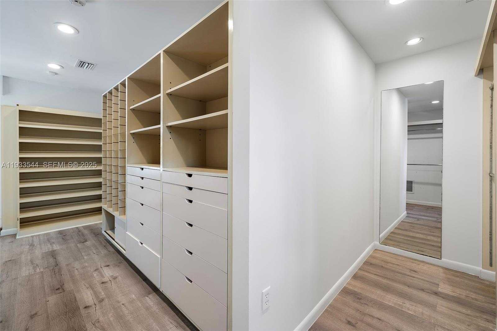 Small Image of 3500 FLAMINGO DR, Miami Beach Number 39