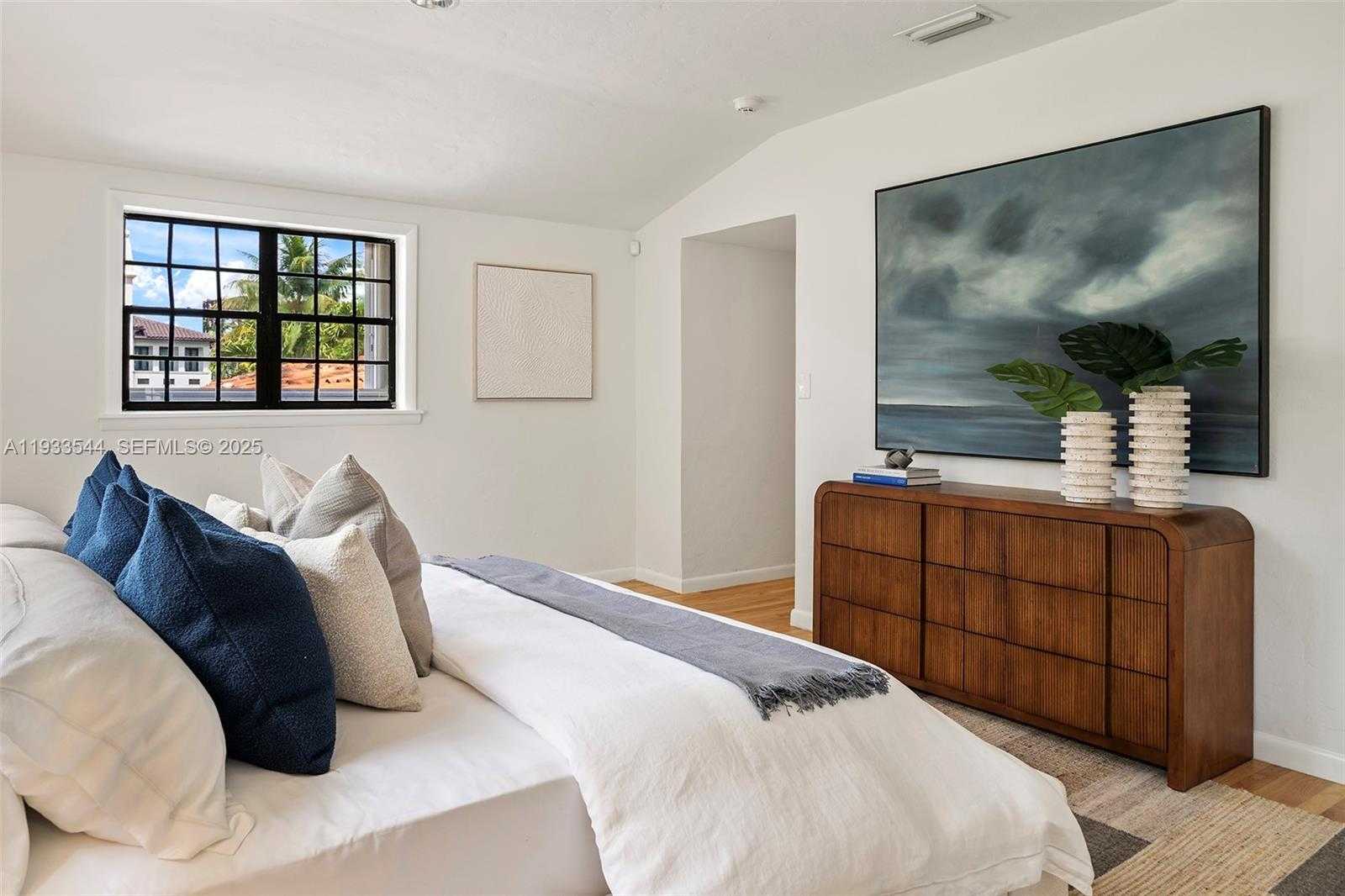 Small Image of 3500 FLAMINGO DR, Miami Beach Number 54