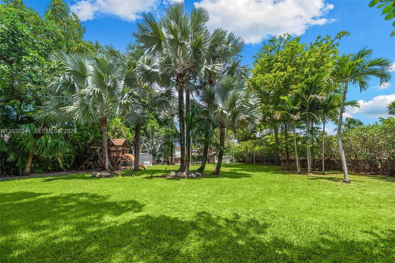 Small Image of 3500 FLAMINGO DR, Miami Beach Number 63