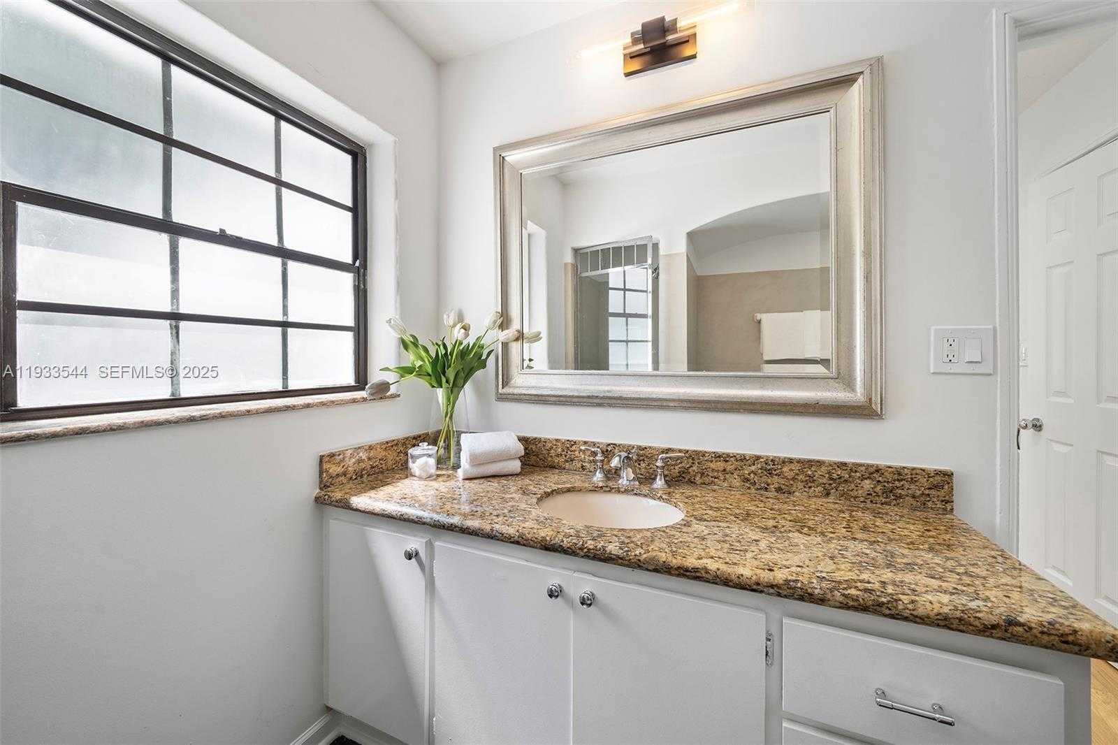 Small Image of 3500 FLAMINGO DR, Miami Beach Number 71