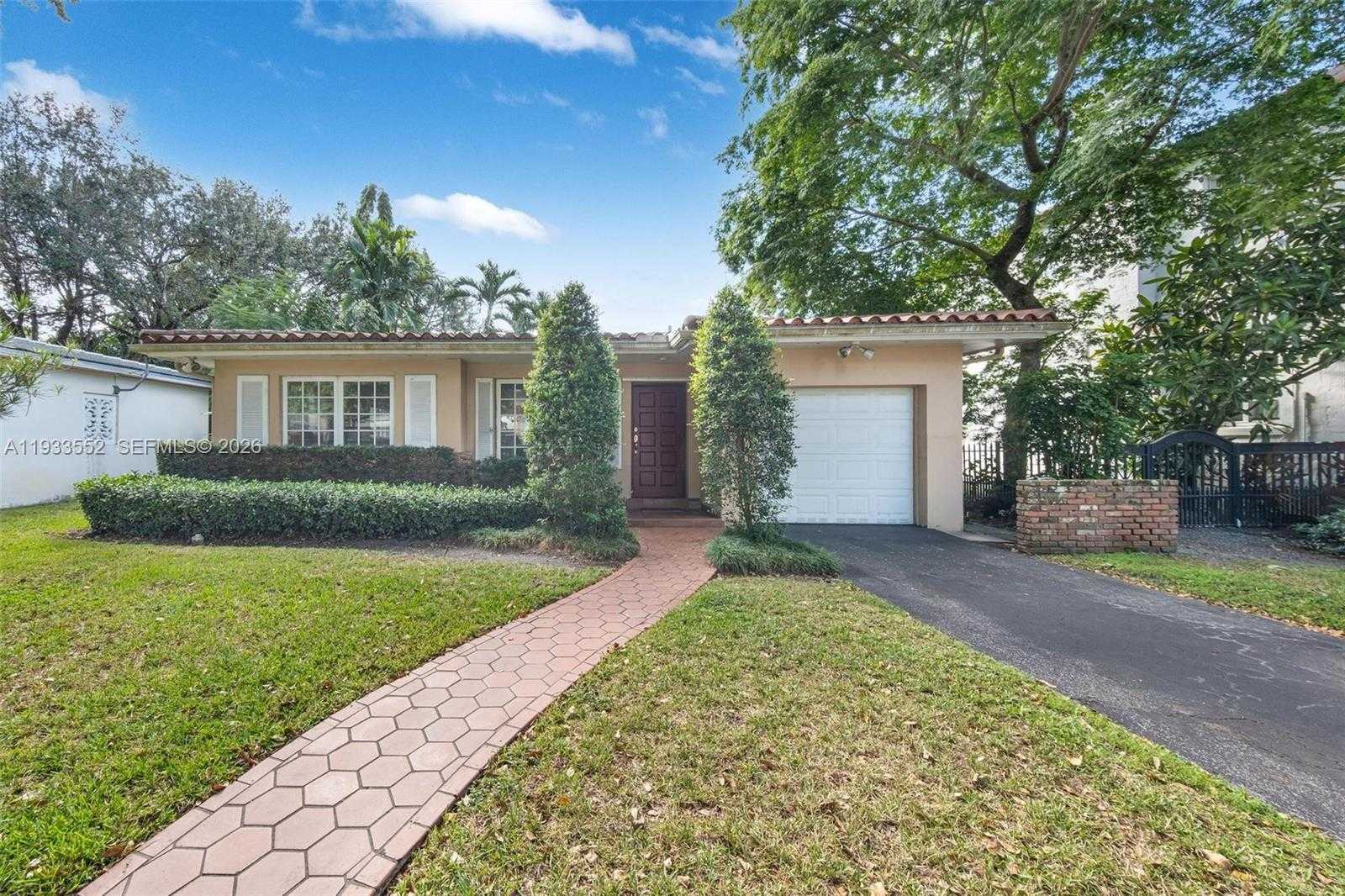 Small Image of 1530 CATALONIA AVE, Coral Gables Number 1