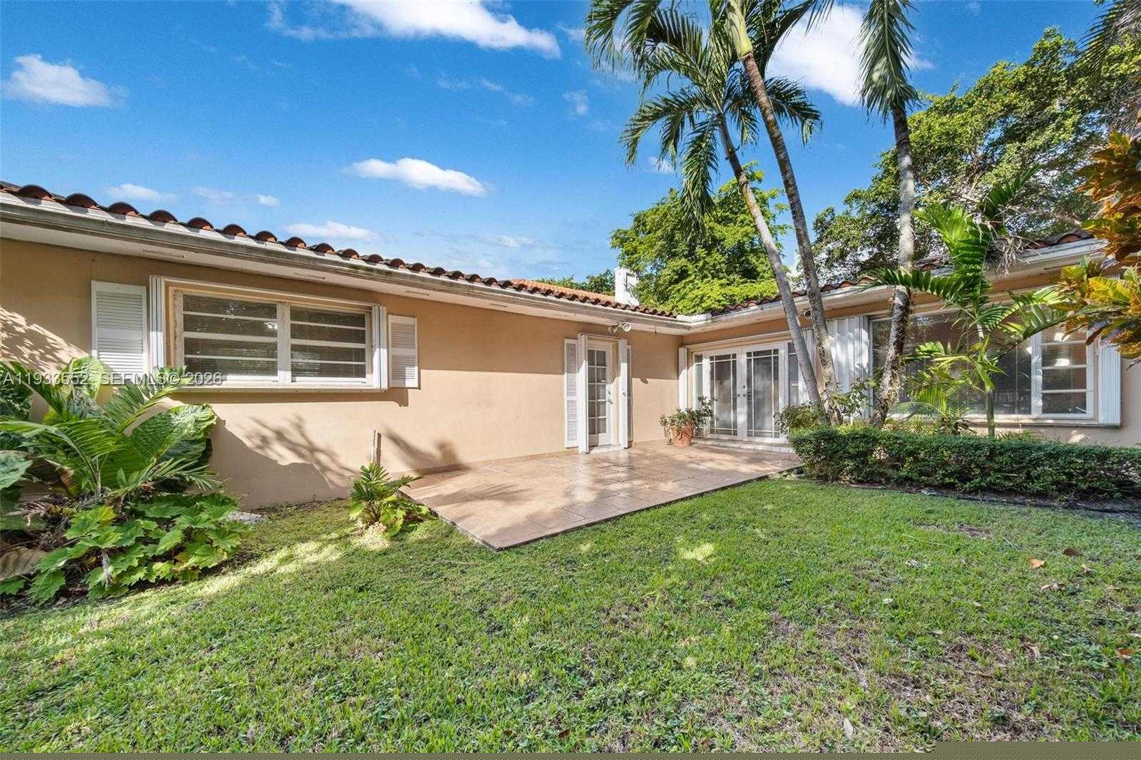 Small Image of 1530 CATALONIA AVE, Coral Gables Number 2