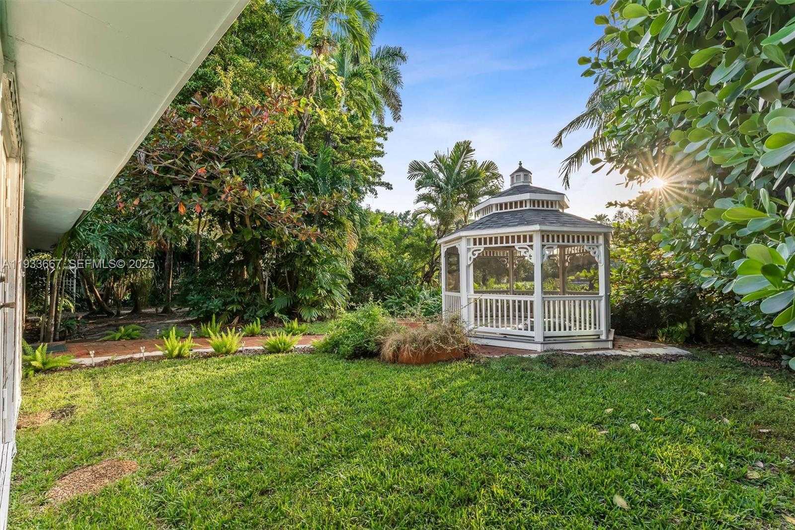 Small Image of 11770 GRIFFING BLVD, Biscayne Park Number 15