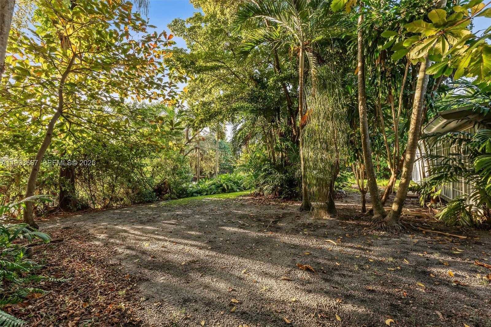 Small Image of 11770 GRIFFING BLVD, Biscayne Park Number 18