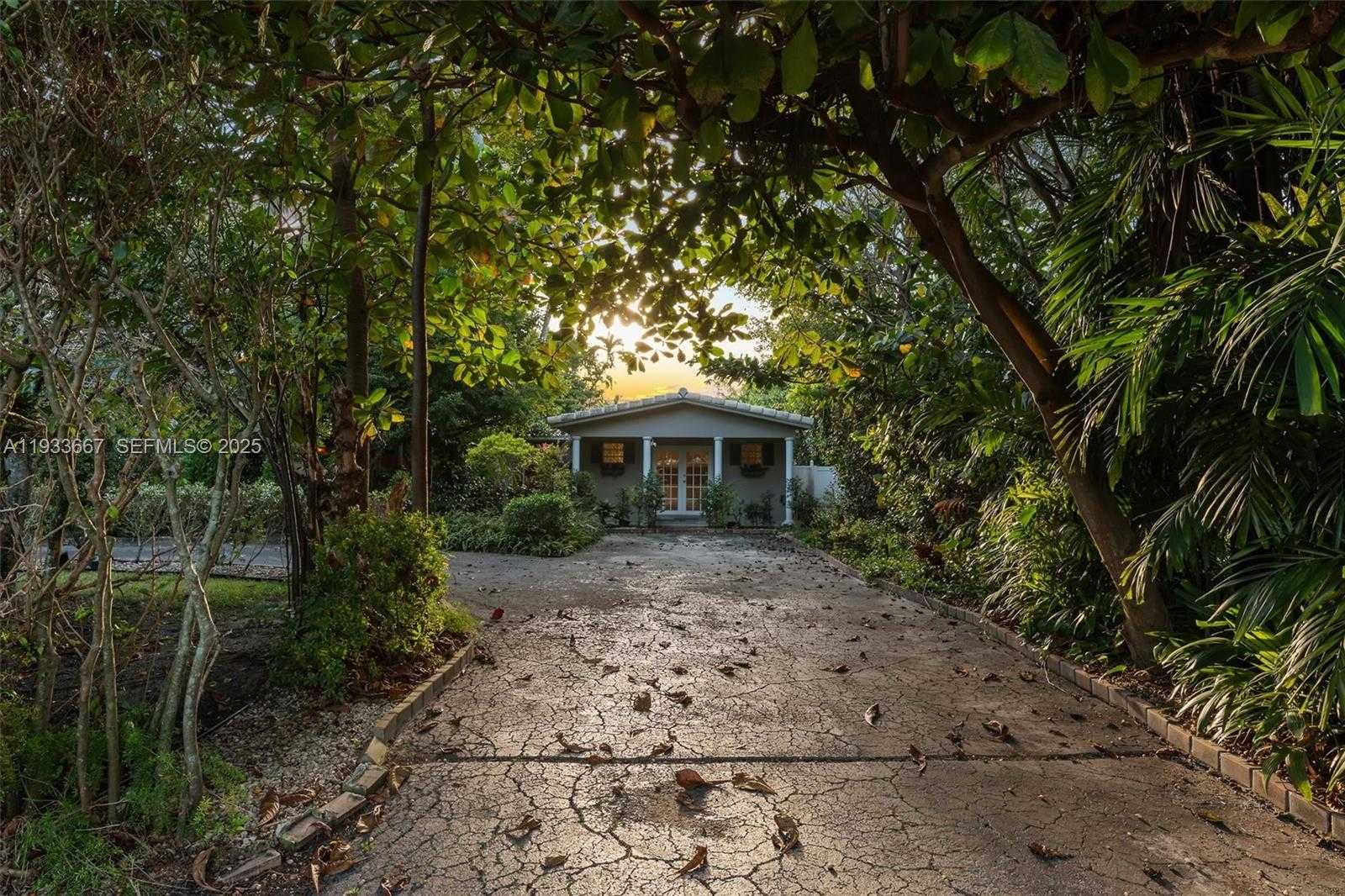 Small Image of 11770 GRIFFING BLVD, Biscayne Park Number 2