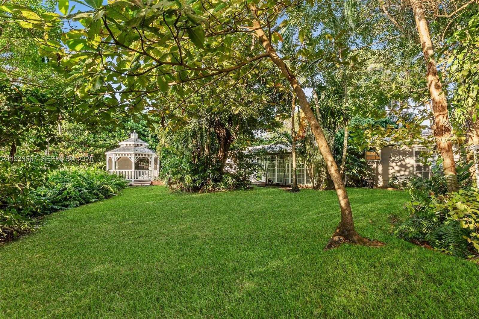 Small Image of 11770 GRIFFING BLVD, Biscayne Park Number 31