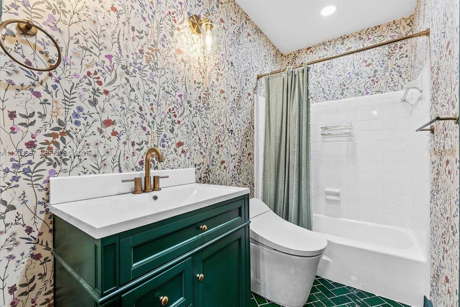 Small Image of 11770 GRIFFING BLVD, Biscayne Park Number 36