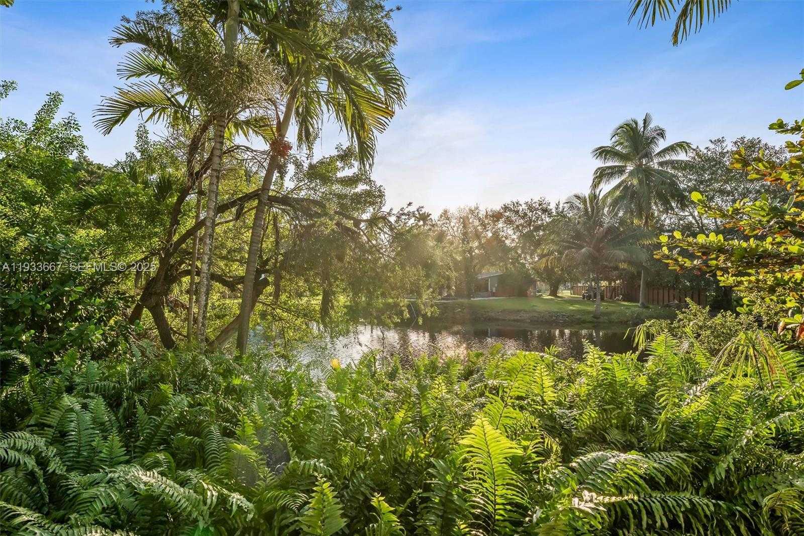 Small Image of 11770 GRIFFING BLVD, Biscayne Park Number 4