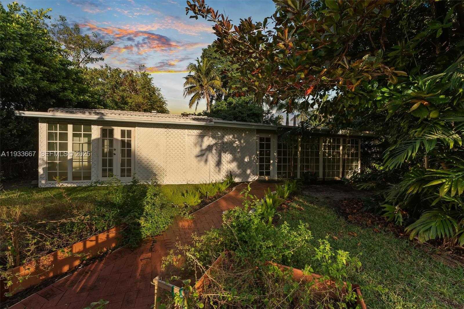 Small Image of 11770 GRIFFING BLVD, Biscayne Park Number 46