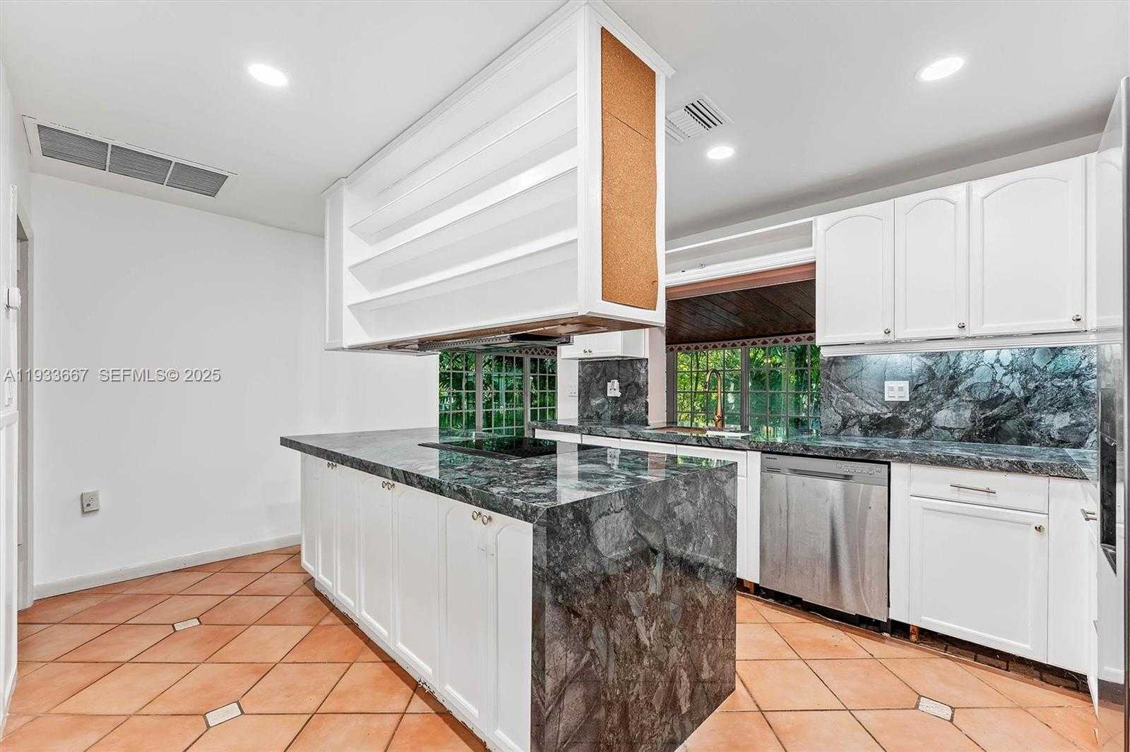 Small Image of 11770 GRIFFING BLVD, Biscayne Park Number 8