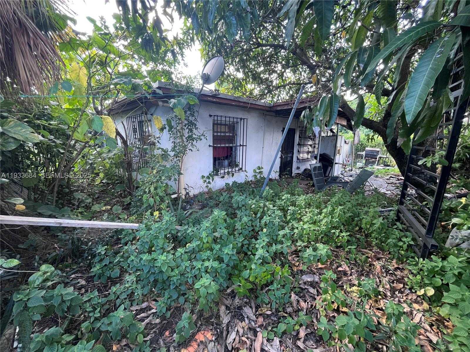 Small Image of 3271 NORTH WEST 102ND ST, Miami Number 3