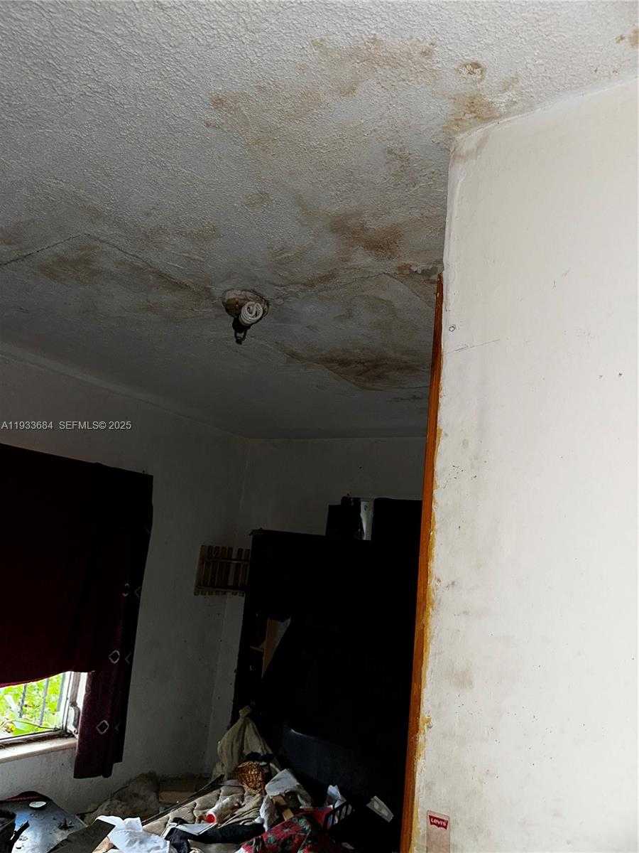 Small Image of 3271 NORTH WEST 102ND ST, Miami Number 9