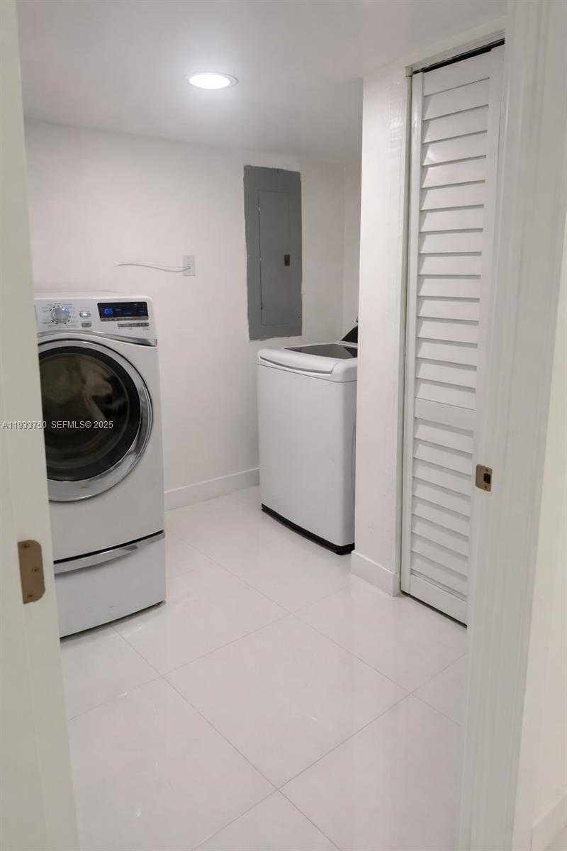 Small Image of 5250 SOUTH WEST 115TH AVE, Miami Number 9