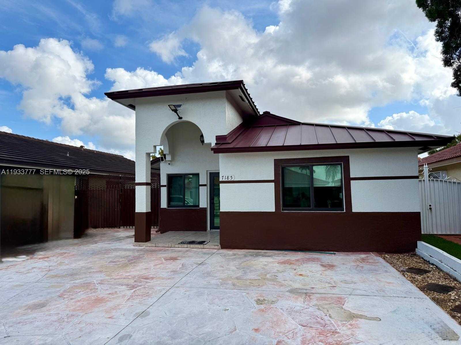Small Image of 7185 WEST 30TH LN, Hialeah Number 2