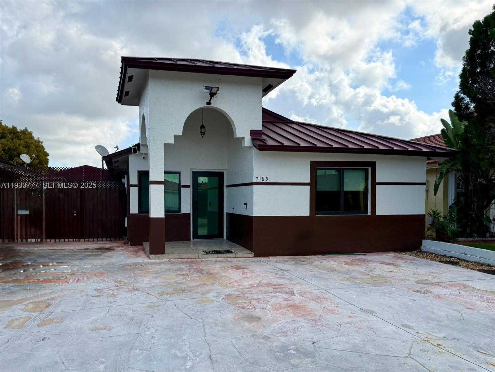 Small Image of 7185 WEST 30TH LN, Hialeah Number 3
