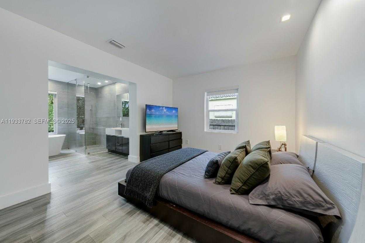 Small Image of 125 NORTH WEST 88TH ST, El Portal Number 15