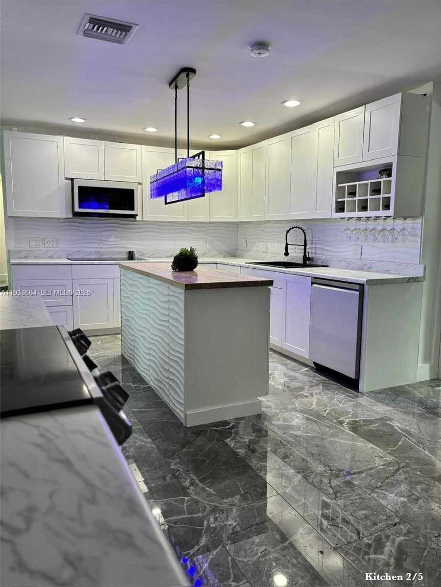 Small Image of 607 MAPLE DR, Margate Number 25