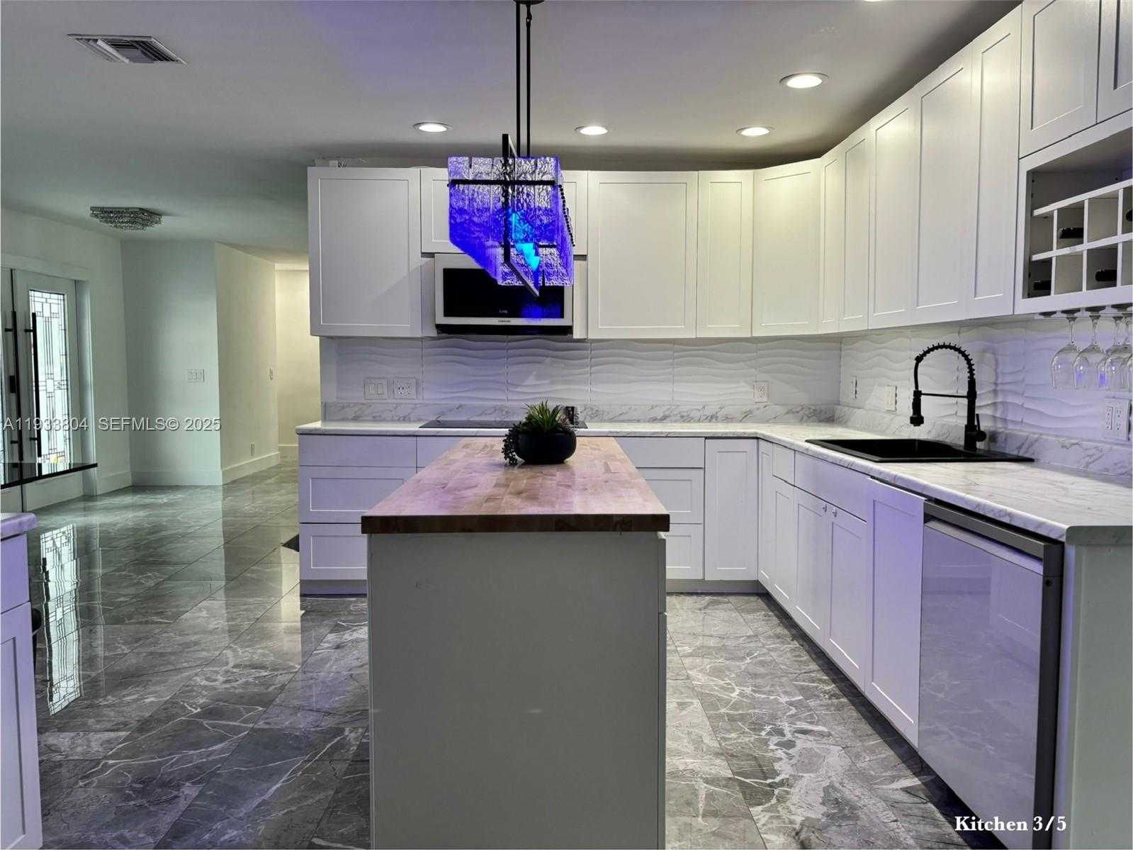 Small Image of 607 MAPLE DR, Margate Number 26