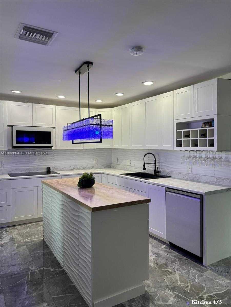 Small Image of 607 MAPLE DR, Margate Number 27