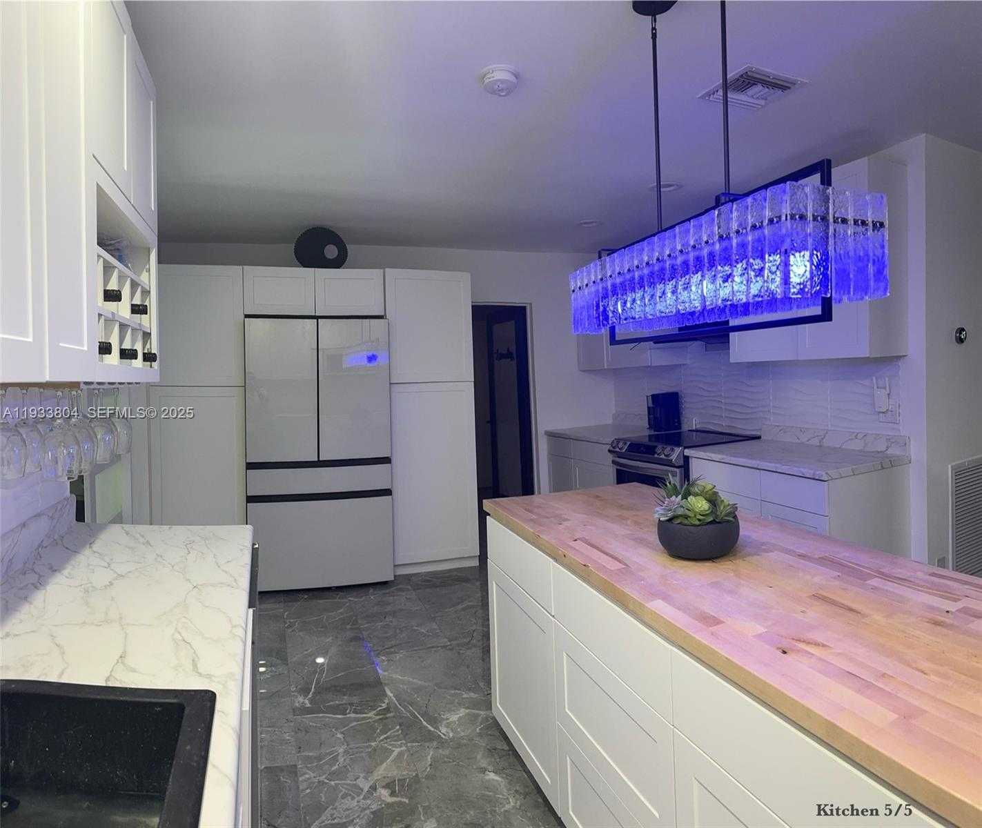 Small Image of 607 MAPLE DR, Margate Number 28