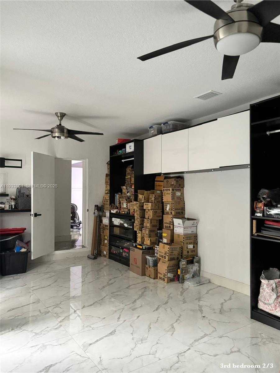 Small Image of 607 MAPLE DR, Margate Number 35