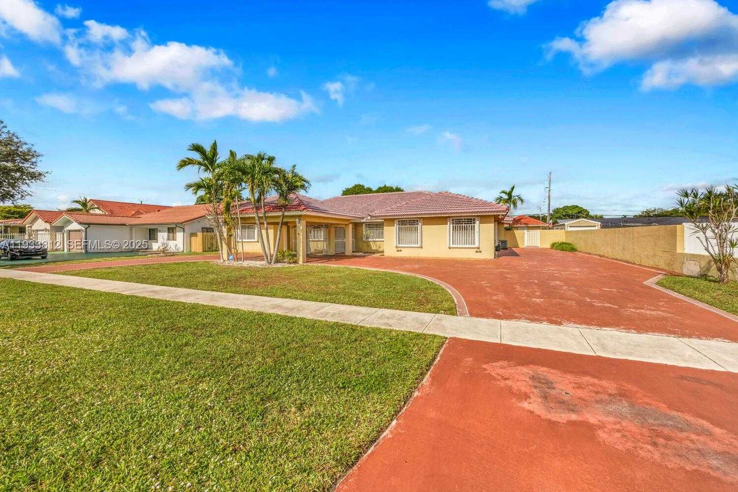 Small Image of 165 WEST 50TH ST, Hialeah Number 3