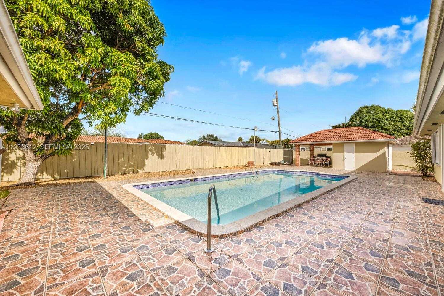 Small Image of 165 WEST 50TH ST, Hialeah Number 35