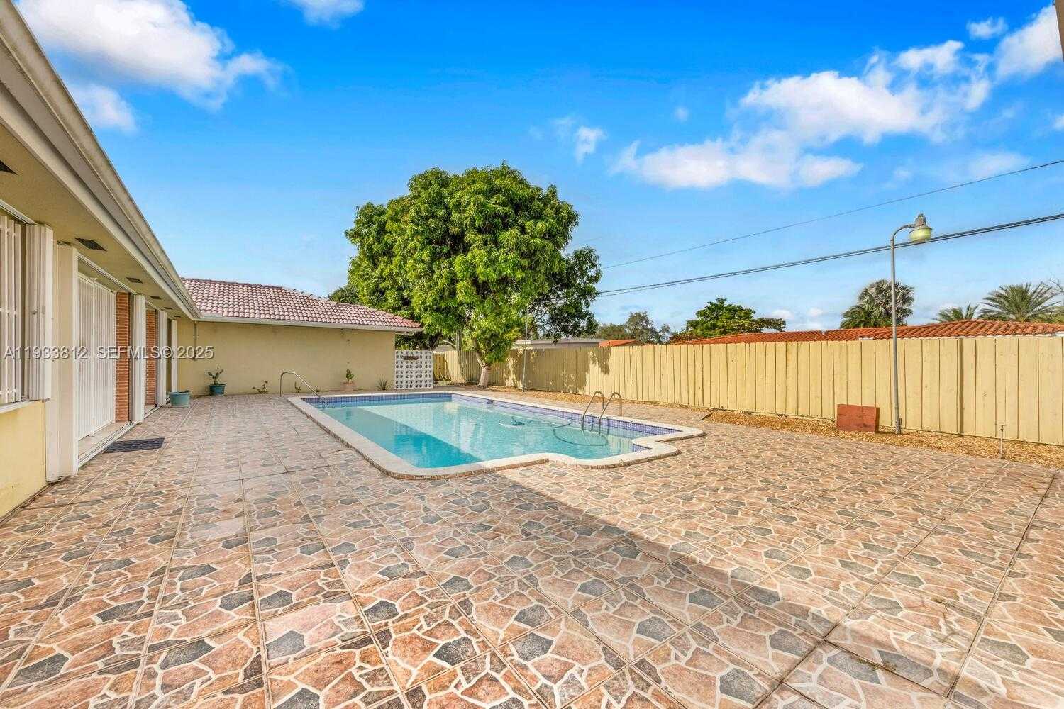 Small Image of 165 WEST 50TH ST, Hialeah Number 36