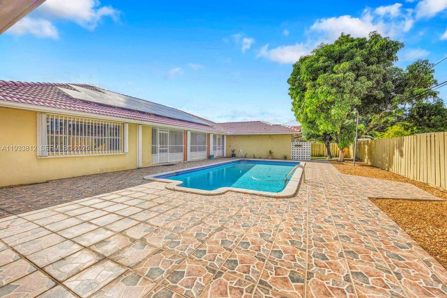 Small Image of 165 WEST 50TH ST, Hialeah Number 37