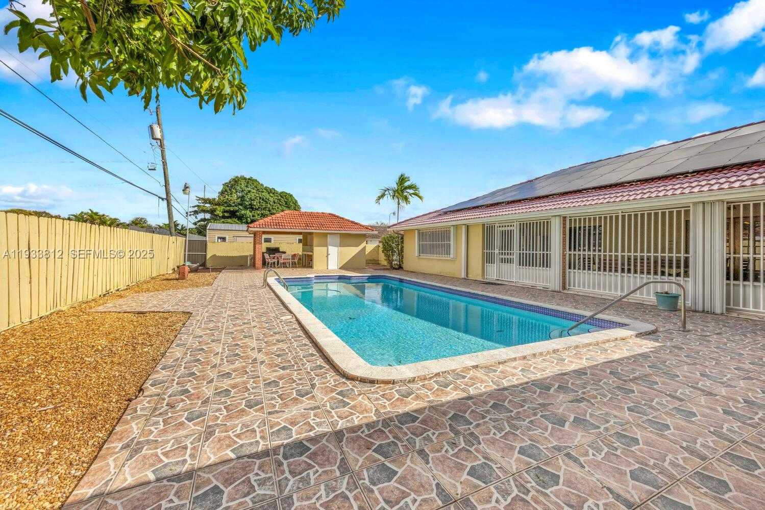 Small Image of 165 WEST 50TH ST, Hialeah Number 38