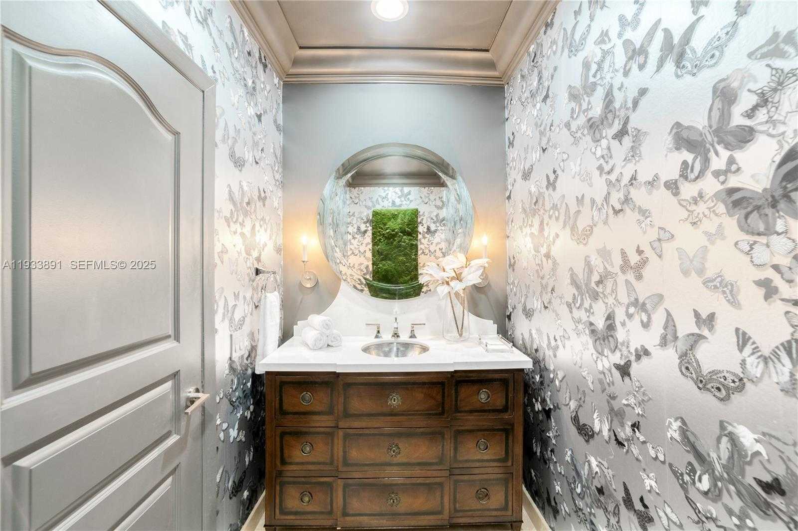 Small Image of 5077 NORTH BAY RD, Miami Beach Number 14