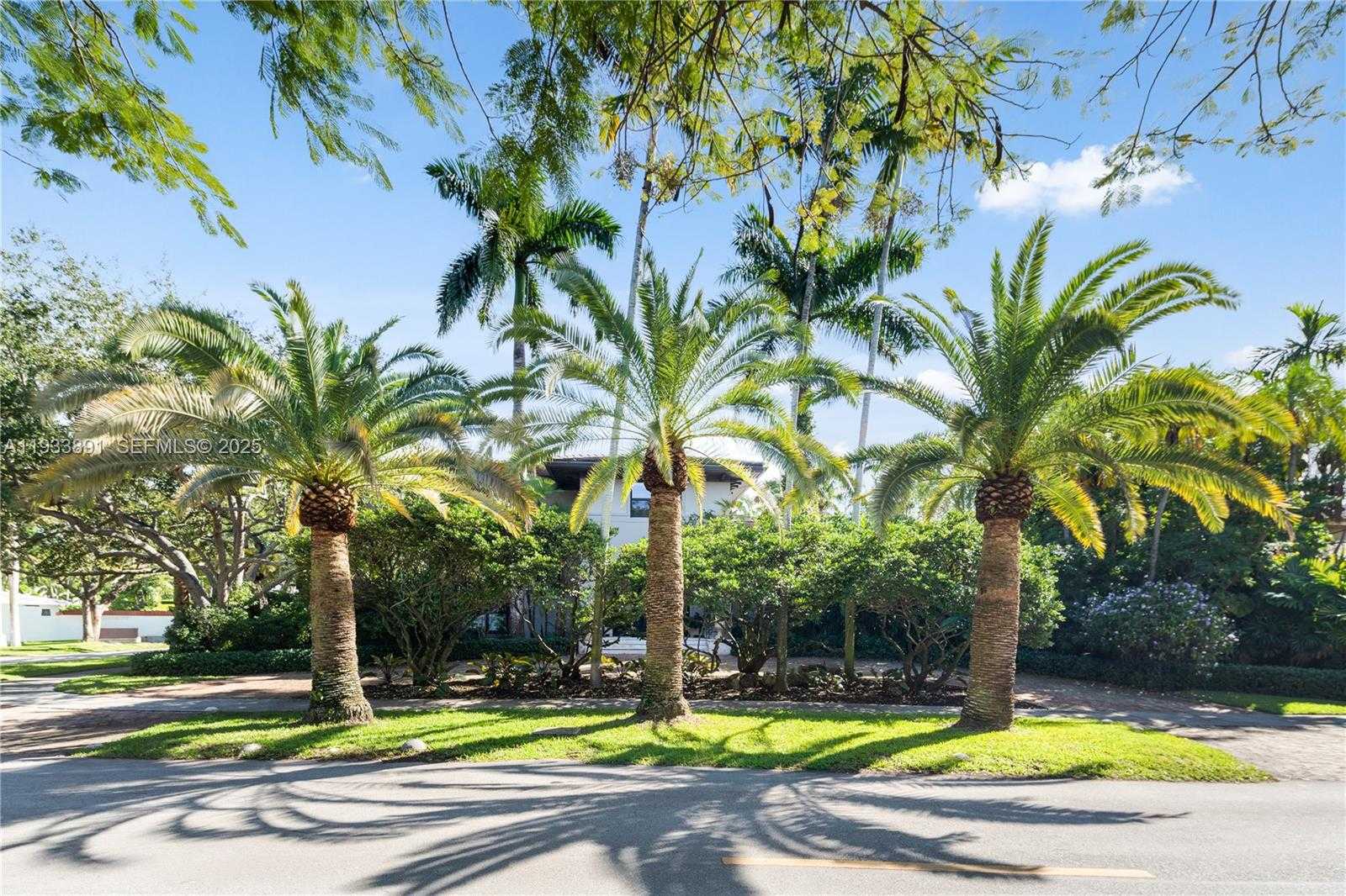 Small Image of 5077 NORTH BAY RD, Miami Beach Number 38