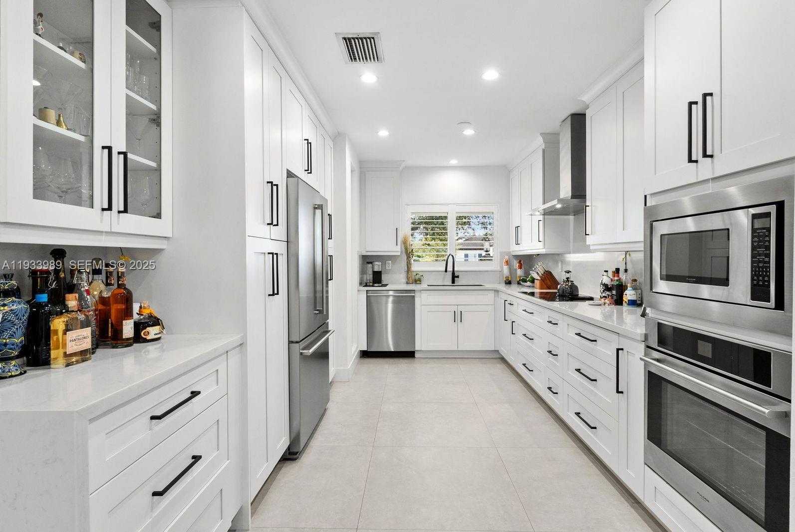 Small Image of 6511 RIVIERA DR, Coral Gables Number 10