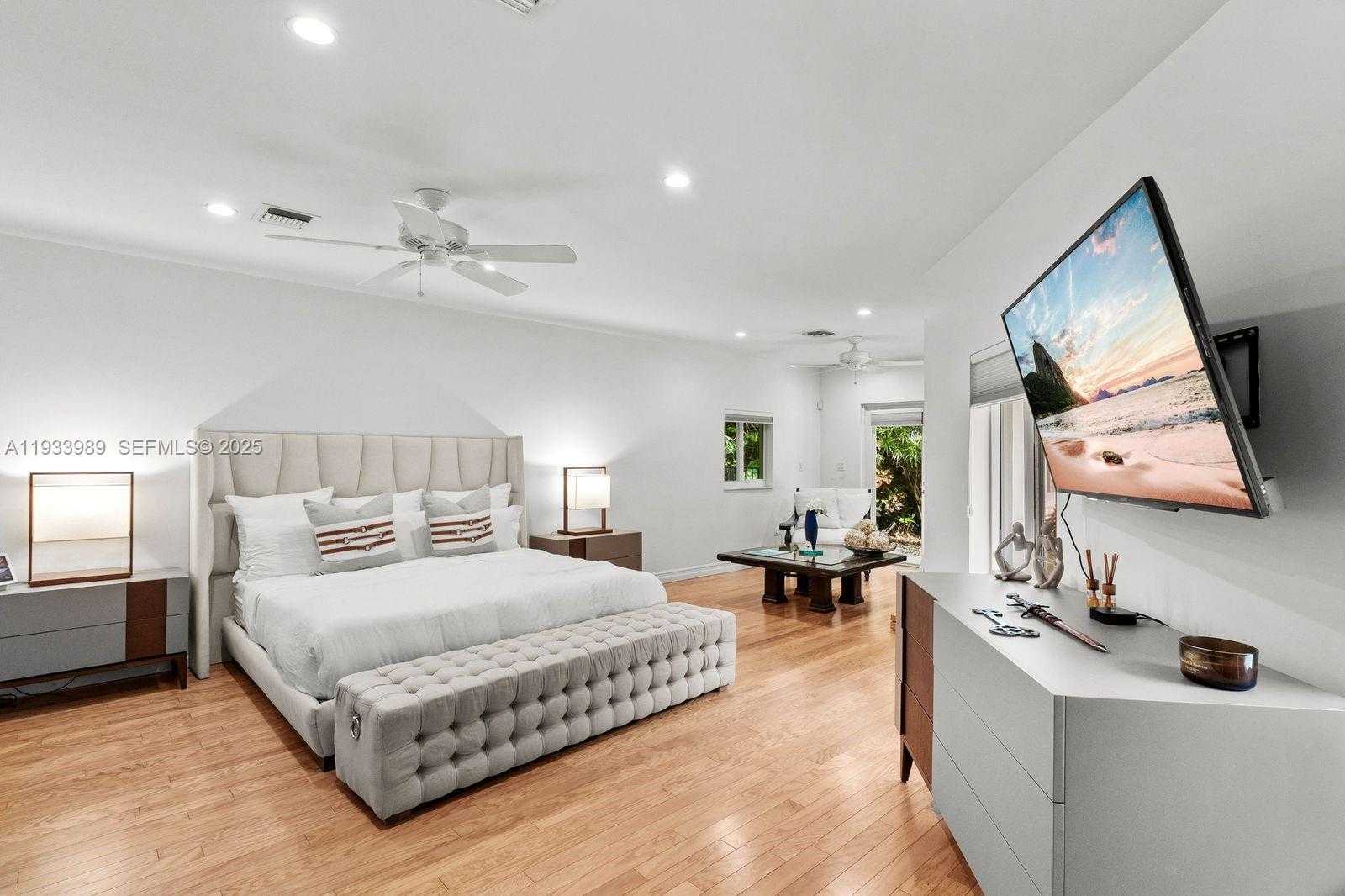 Small Image of 6511 RIVIERA DR, Coral Gables Number 12