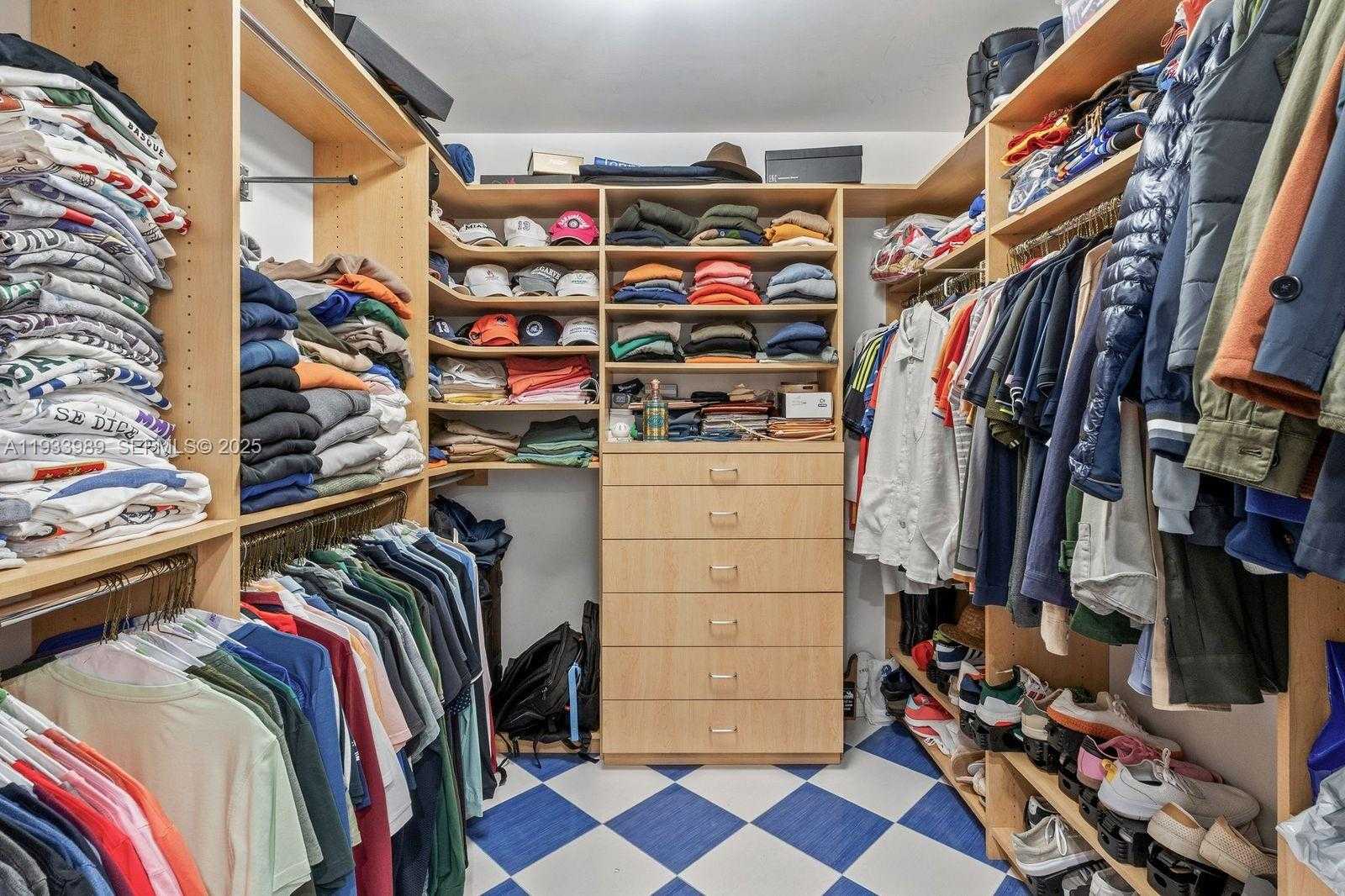 Small Image of 6511 RIVIERA DR, Coral Gables Number 16